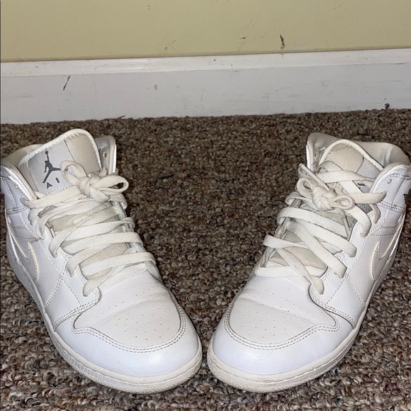 Kids Nike Air Jordan 1 High-Top Sneakers - Picture 3 of 8